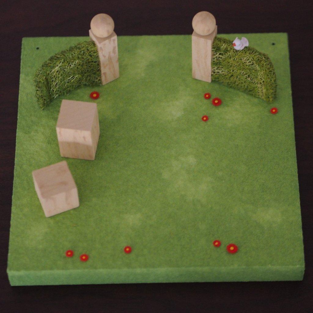 Figurine Stand - Park scene
